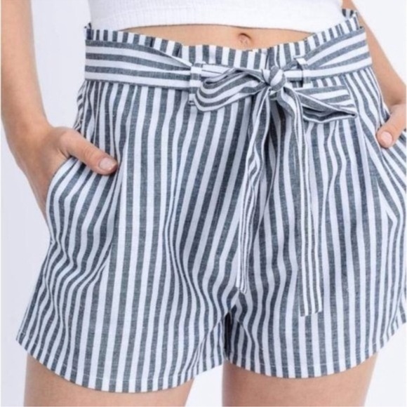 Love Tree Pants - NWT Love Tree High Waisted Striped Belted Paper Bag Shorts w/Pockets Sz Medium